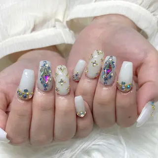 ミディアム ネイル Y. Sのネイルデザイン