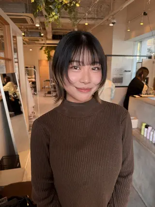 ミディアム ウラベヨシカ 似合わせカットカラーのヘアスタイル