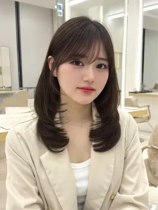 セミロング 栄/レイヤー/ 津野 こころのヘアスタイル