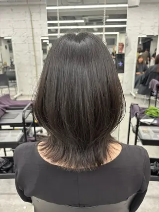 ミディアム 韓国レイヤー透明感 艶カラー美髪縮毛矯正のヘアスタイル