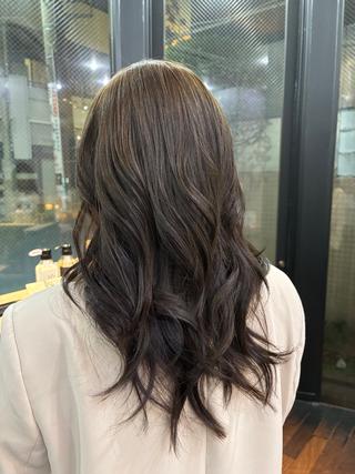 カラー 岡元 舞湖のヘアスタイル
