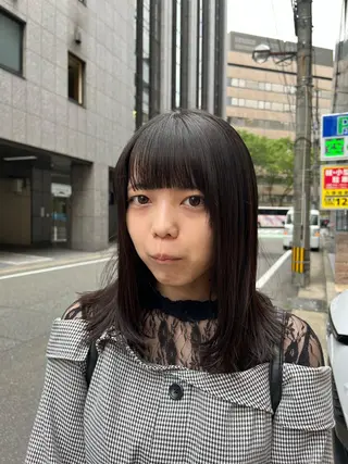 ミディアム こまつばらみお/レイ ヤー/ダブルカラーのヘアスタイル