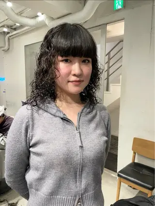 セミロング パーマ スパイラルパーマ 🌐hina⭐️のヘアスタイル