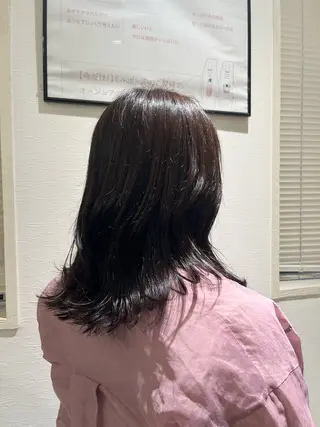 ミディアム 新谷 瀬里菜のヘアスタイル