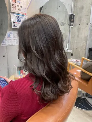 セミロング カラー 東 史夏のヘアスタイル
