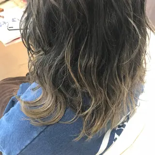 ミディアム カラー Oopsレイヤー 加藤澄都のヘアスタイル