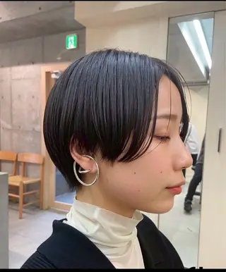 ショート 中村拓磨 明るい白髪染めのヘアスタイル
