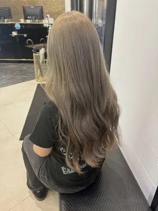 ロング 山岸 朱里のヘアスタイル