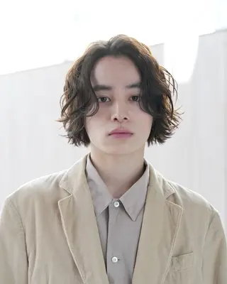 ミディアム メンズ 原宿パーマ・カラー 小原隼人のヘアスタイル