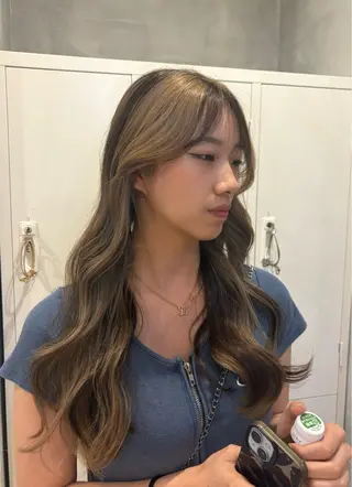 ロング カラー 佐伯 美麗のヘアスタイル