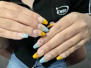 ネイル LAVISH 大和店 emi・:*+のネイルデザイン