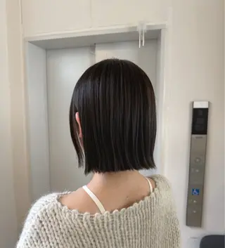 ショート 顔まわりレイヤー 透明感カラー🩵🩵のヘアスタイル
