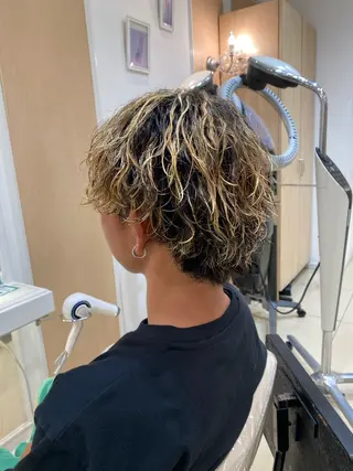 ショート カラー パーマ メンズ メンズ特化型美容師 栗山勇人のヘアスタイル