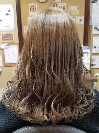 ミディアム カラー ヘアアレンジ パピヨンロゼ 酸性/髪質改善のヘアスタイル