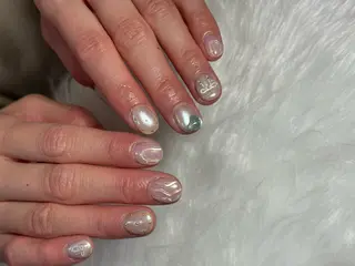 ネイル LAVISH 大和店 emi・:*+のネイルデザイン