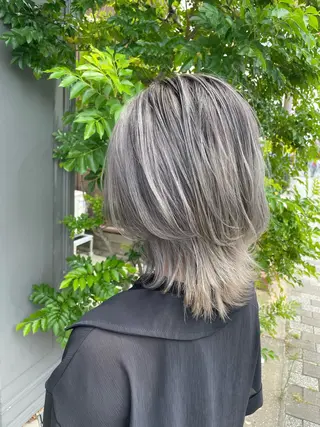 セミロング ブリーチ毛矯正.髪質 改善.髪にドラマをのヘアスタイル