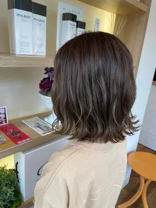ミディアム カラー 堀本 紗由美のヘアスタイル