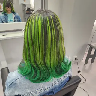 ロング カラー ツヤ髪✨縮毛矯正 ハイトーンカラーのヘアスタイル