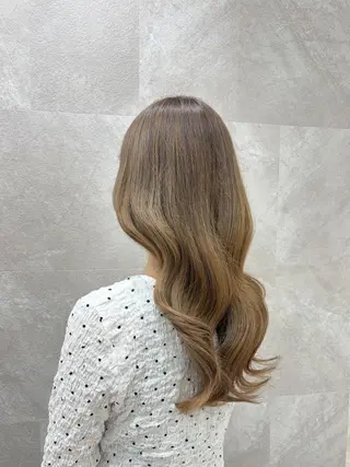 セミロング 韓国ヘアケアブリーチ 莉奈のヘアスタイル