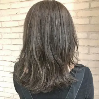 セミロング カラー 大平 美沙のヘアスタイル