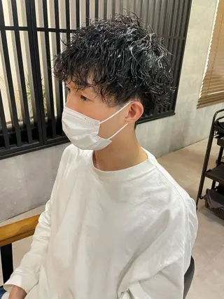 ショート パーマ メンズ 勝毛 広貴のヘアスタイル