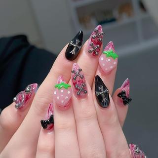 ネイル Queens テイのネイルデザイン