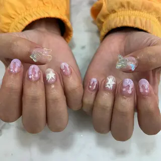 salon UNE LMA見習いスタッフのネイルデザイン