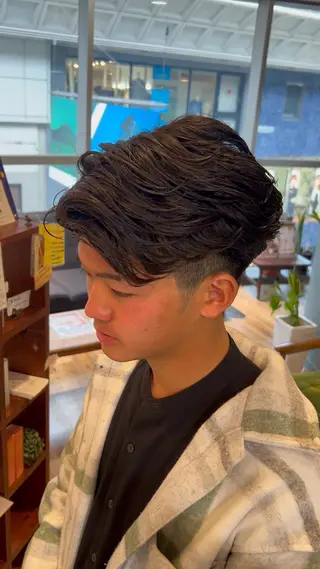 ミディアム パーマ メンズ 鶴田 将清のヘアスタイル
