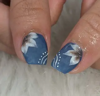 ネイル LAVISH nanamiのネイルデザイン