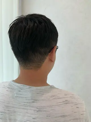 ショート メンズ ハイトーンカラー🤍 山下 優華のヘアスタイル