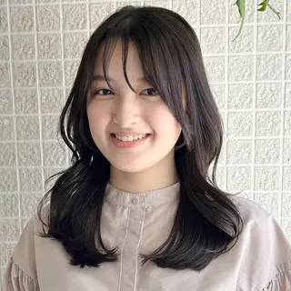 セミロング 烏丸/顔周りカット/ 暖色カラー/奈実のヘアスタイル