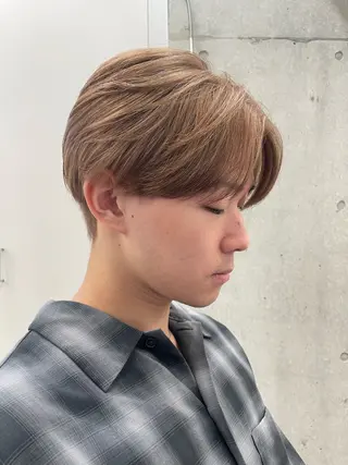 ショート ハイトーン💎 ホワイトベージュ坪谷のヘアスタイル
