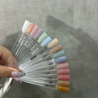 ネイル 心斎橋サロン Ayakaのネイルデザイン