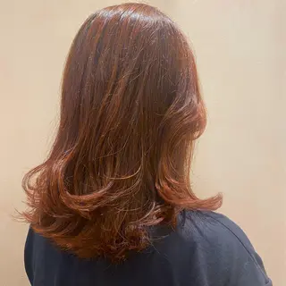 ミディアム カラー ミヤワキ モモコのヘアスタイル