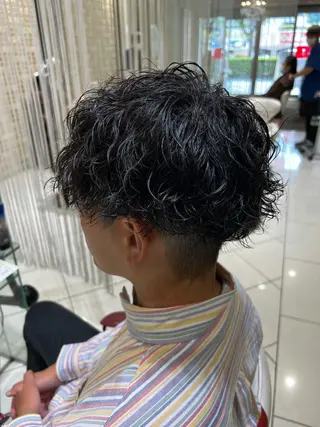 ミディアム パーマ メンズ 🏅メンズ特化 ヤマクラ タイキのヘアスタイル