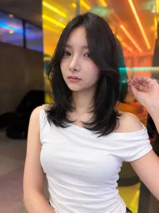 セミロング ✨縮毛矯正✨レイヤー ホウダカズヒロのヘアスタイル
