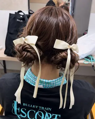 ミディアム miyuu ハイトーン×レイヤーのヘアスタイル