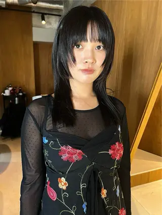 セミロング タナカ レイのヘアスタイル