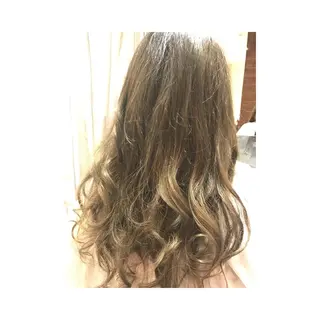 カラー ブリーチ特化 梅田本多翔のヘアスタイル