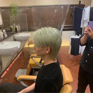 カラー パーマ メンズ ✨ホワイトカラー✨ ホワイトブリーチ✨のヘアスタイル