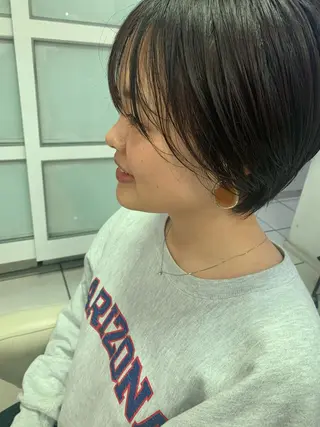 ショート カラー ヘアアレンジ サナ🌱 切りっぱなしボブのヘアスタイル