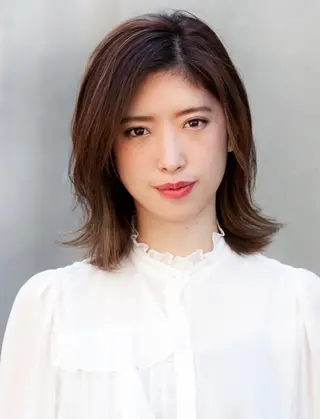 ミディアム パーマ 趙 英来のヘアスタイル