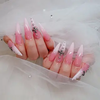 ネイル ラクロレ ハナ︎🌼のネイルデザイン