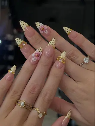 ネイル Rina Mika Nailsのネイルデザイン