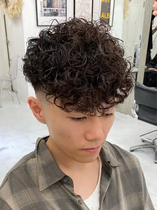 ショート パーマ メンズ 岩城 滉成のヘアスタイル