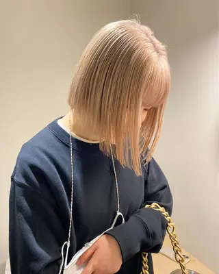 ショート カラー 西山 凜のヘアスタイル