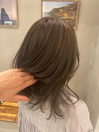 ミディアム 新宿/顔周りカット +レイヤー＝しずく♩のヘアスタイル