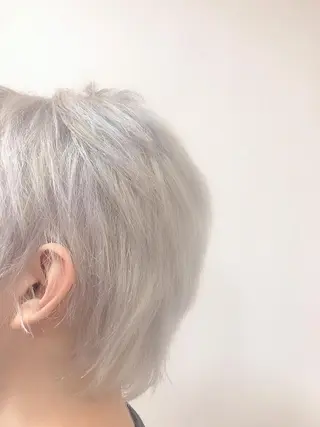 ショート カラー 💛🤍U too e’s /店長🧸のヘアスタイル