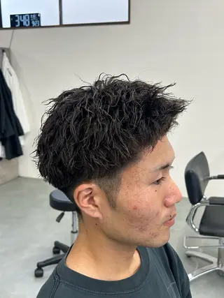 ショート パーマ メンズ 宮下 遼太のヘアスタイル