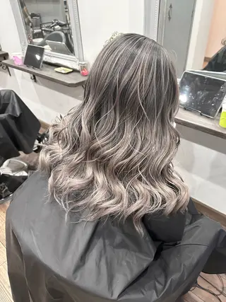 セミロング バレイヤージュ 隅中秀弥のヘアスタイル
